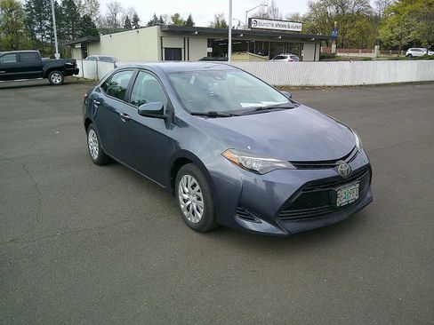 Used 2017 Toyota Corolla LE image 7