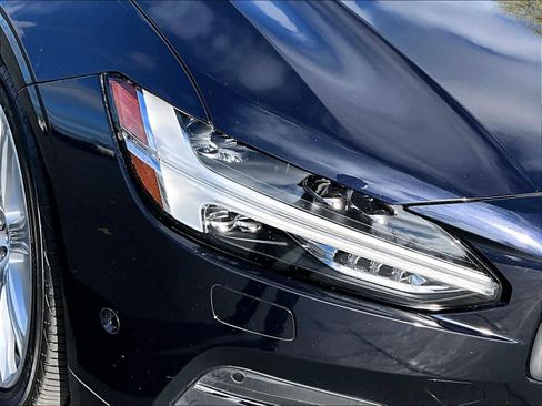 Used 2017 Volvo S90 T6 Inscription w/ Vision Package image 31