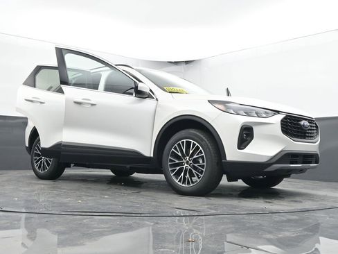 New 2026 Ford Escape SE w/ Class II Trailer Tow Package FWD image 68