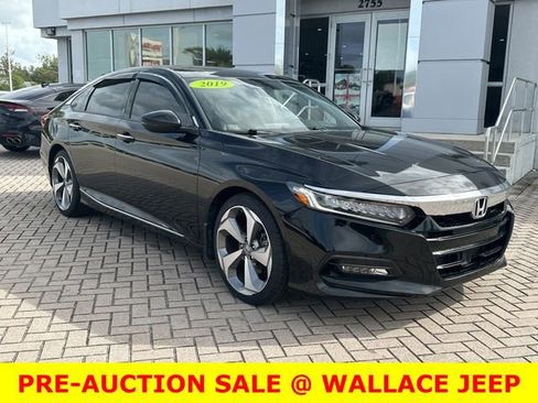 Used 2019 Honda Accord Touring image 5