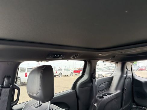 Used 2025 Chrysler Pacifica Limited AWD/4WD image 24