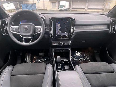 Used 2023 Volvo XC40 Recharge Ultimate w/ Protection Package Premier image 18