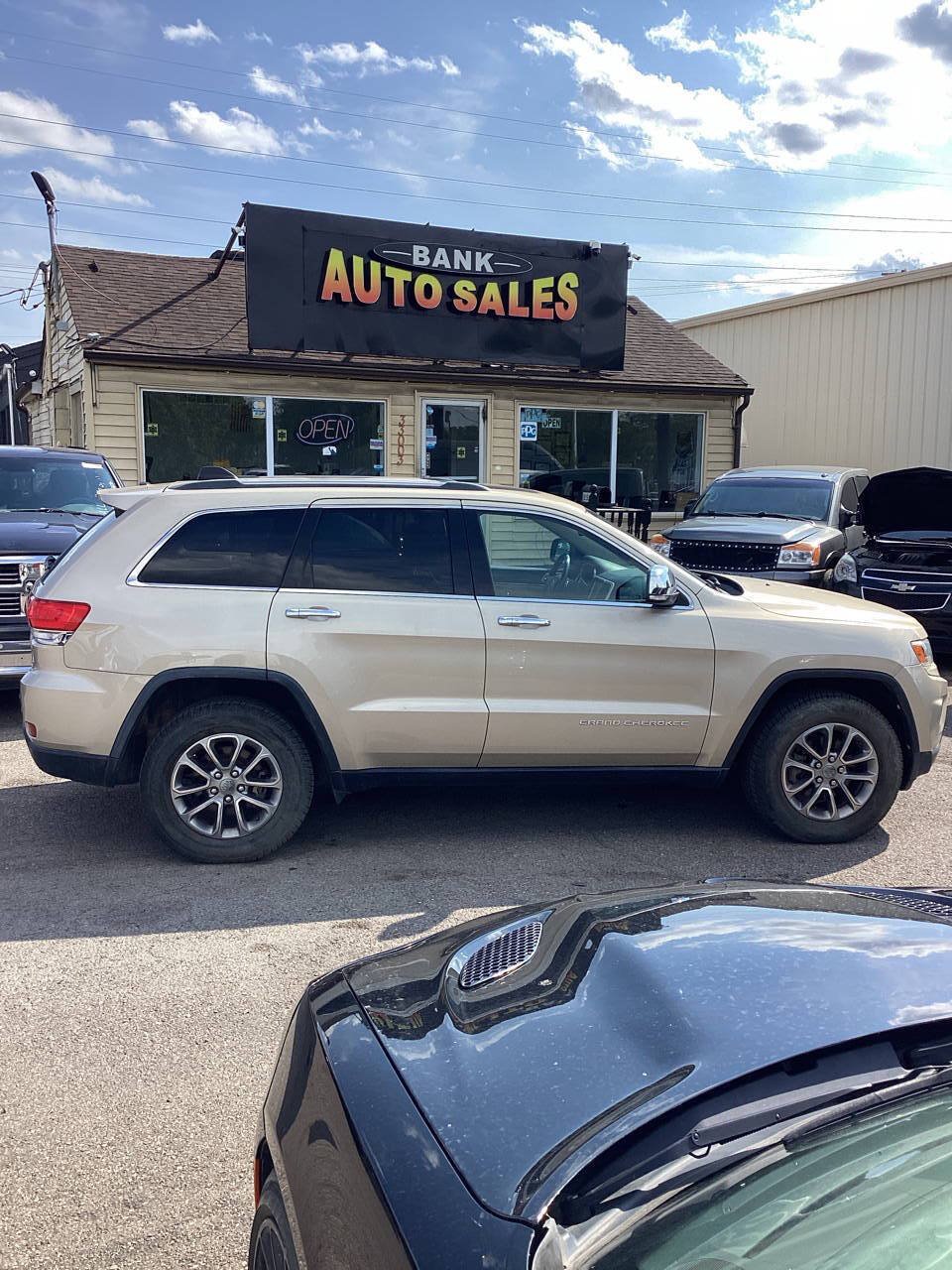 Used 2014 Jeep Grand Cherokee Limited w/ Trailer Tow Group IV RWD image 1