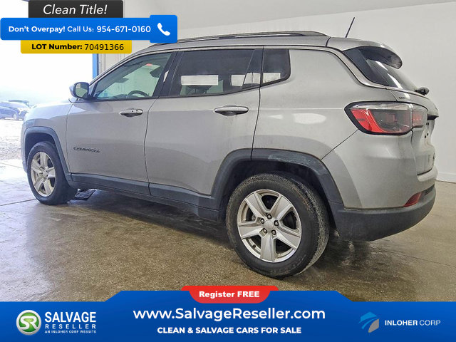 Used 2022 Jeep Compass Latitude FWD image 3