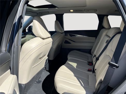 Certified 2025 INFINITI QX60 Luxe image 3