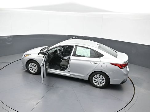 Certified 2021 Hyundai Accent SE FWD image 43