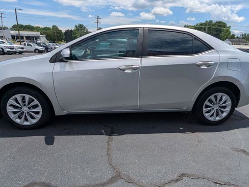 Used 2015 Toyota Corolla LE FWD image 4