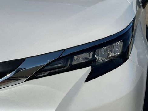 Used 2025 Toyota Sienna XLE FWD image 11