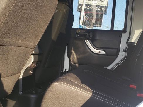 Used 2016 Jeep Wrangler Unlimited Sahara w/ Connectivity Group image 8