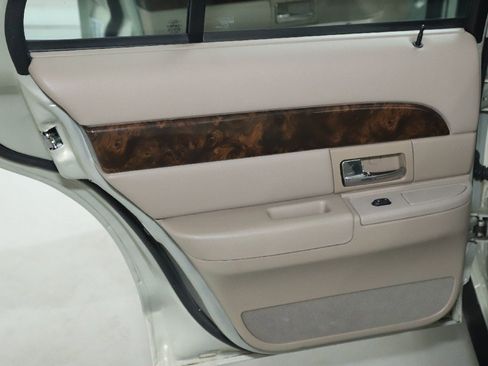 Used 2005 Mercury Grand Marquis GS image 24