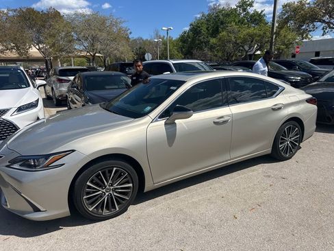 Used 2024 Lexus ES 350 w/ Premium Package image 4