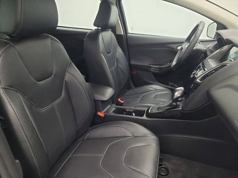 Used 2018 Ford Focus Titanium w/ Titanium Technology Package FWD image 21