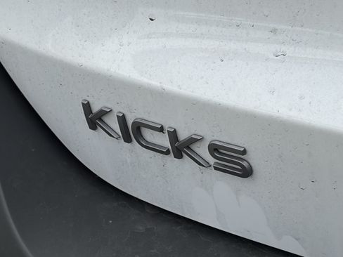 Used 2025 Nissan Kicks SV w/ Charging Package FWD image 5