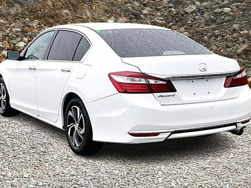 Used 2017 Honda Accord LX image 10