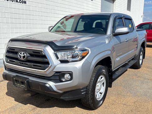 Used 2016 Toyota Tacoma SR5 w/ Towing Package image 1