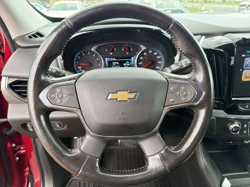 Used 2019 Chevrolet Traverse LT image 16