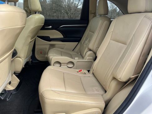 Used 2016 Toyota Highlander Limited Platinum image 33