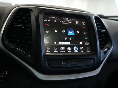 Used 2016 Jeep Cherokee Trailhawk w/ Comfort/Convenience Group image 19