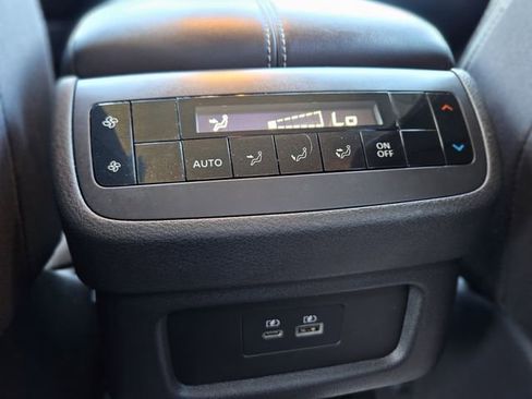 Used 2024 Nissan Pathfinder SV image 29