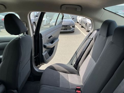 Used 2025 Nissan Sentra SV image 38