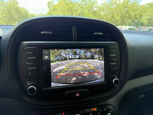 Used 2025 Kia Soul LX w/ LX Technology Package FWD image 21