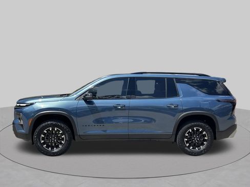 Used 2025 Chevrolet Traverse Z71 AWD/4WD image 2