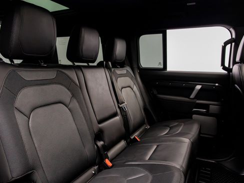 Used 2023 Land Rover Defender 130 X-Dynamic SE image 34
