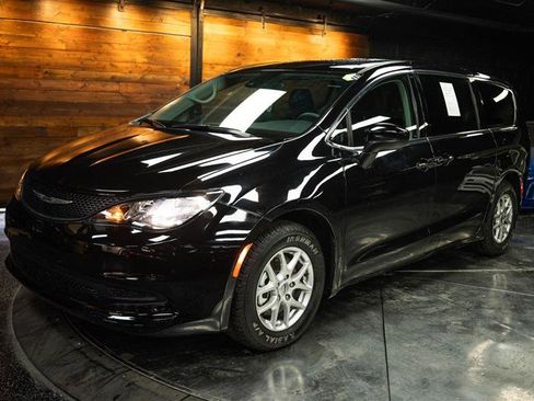 Used 2024 Chrysler Voyager LX image 2
