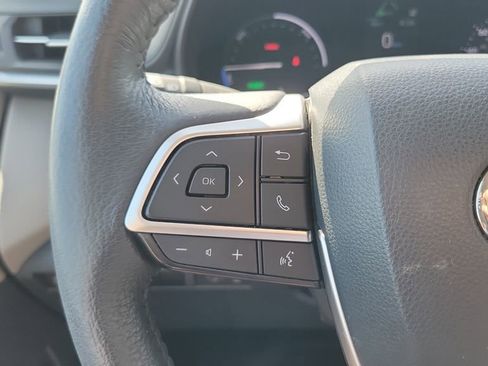 Used 2024 Toyota Sienna XLE FWD image 24
