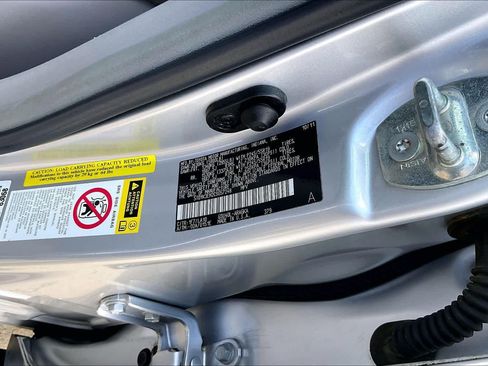 Used 2012 Toyota Highlander Limited w/ Tow Pkg FWD image 31