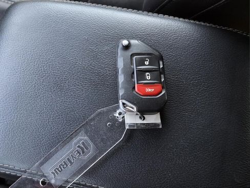 Used 2019 Jeep Wrangler Unlimited Sahara w/ Uconnect 4C Nav & Sound Group AWD/4WD image 38