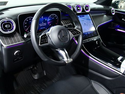 Used 2025 Mercedes-Benz GLC 300 4MATIC image 5