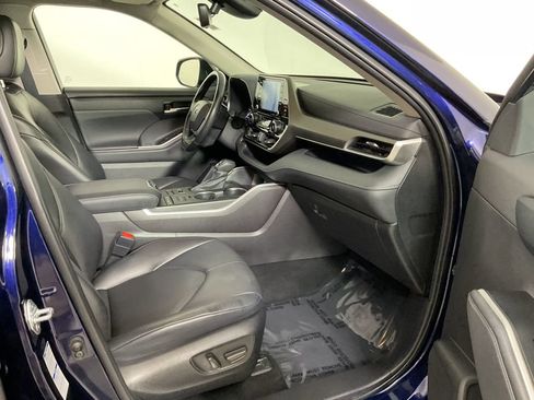 Used 2022 Toyota Highlander XLE image 28