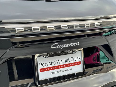 Used 2023 Porsche Cayenne image 27