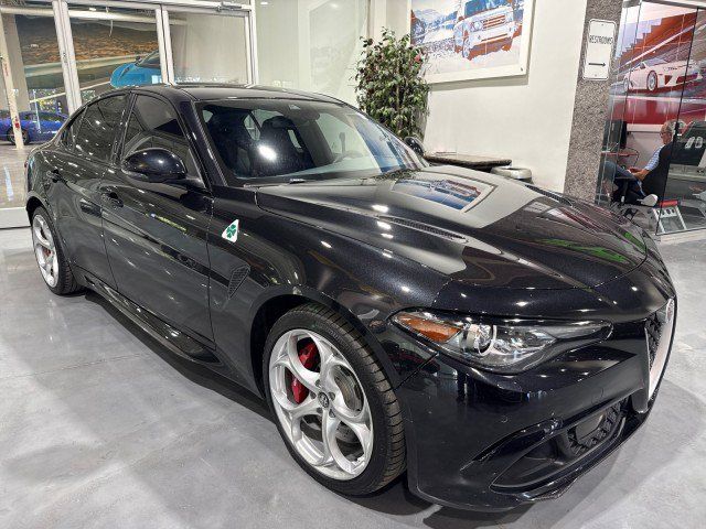 Used 2018 Alfa Romeo Giulia Quadrifoglio w/ Driver Assist Dynamic Package RWD image 15