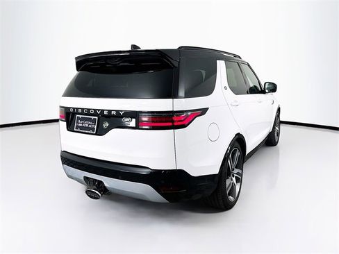 Certified 2023 Land Rover Discovery Metropolitan Edition image 5