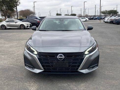 Used 2025 Nissan Altima 2.5 SV image 2