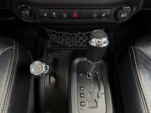 Used 2013 Jeep Wrangler Sahara w/ Dual Top Group image 11