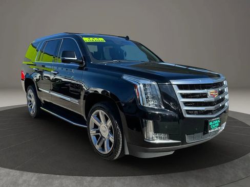 Used 2019 Cadillac Escalade Luxury image 4