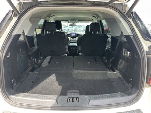 Used 2021 Ford Explorer XLT w/ Equipment Group 202A RWD image 29