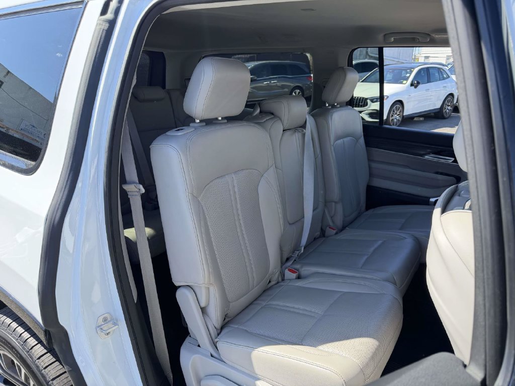 Used 2024 Jeep Wagoneer Series II AWD/4WD image 15