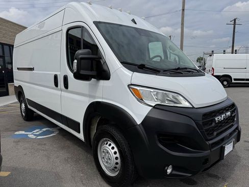 Used 2024 RAM ProMaster 2500 w/ Convenience Group FWD image 3