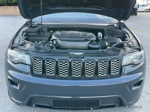 Used 2018 Jeep Grand Cherokee Altitude image 23