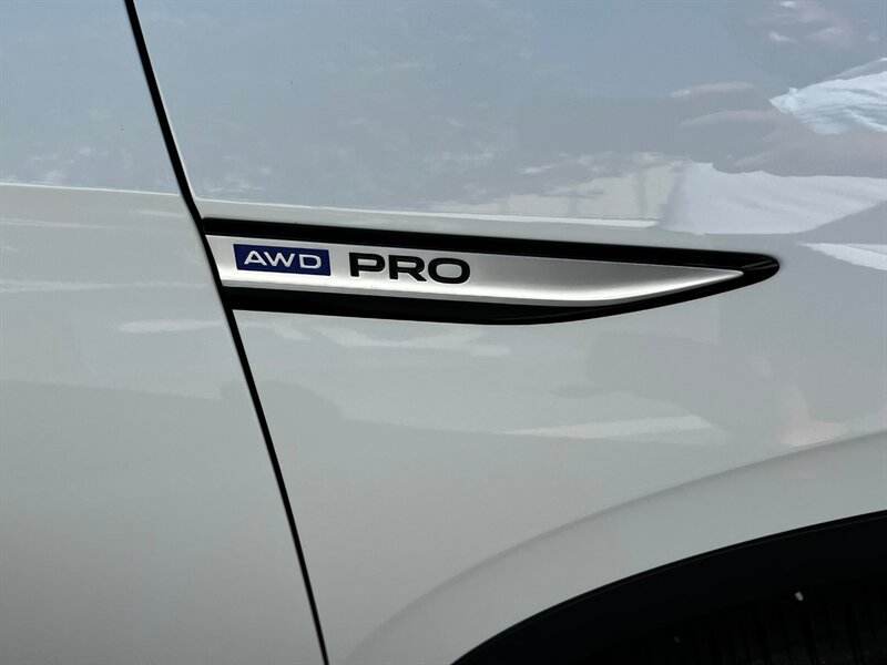 Used 2024 Volkswagen ID.4 Pro AWD/4WD image 10