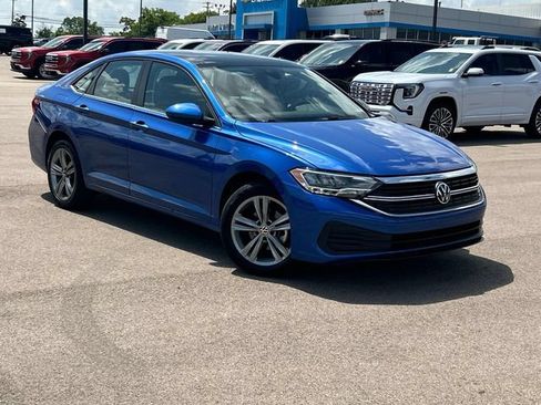 Used 2024 Volkswagen Jetta SE FWD image 2