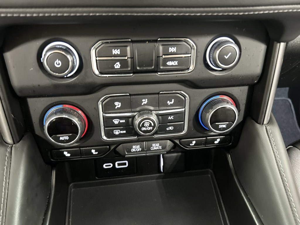 Certified 2024 Chevrolet Suburban LT w/ Luxury Package AWD/4WD image 17