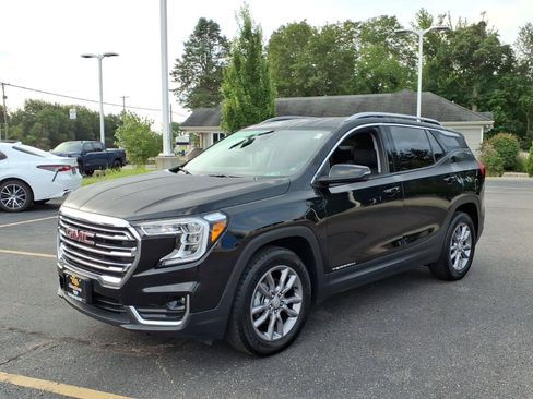 Used 2024 GMC Terrain SLT AWD/4WD image 3