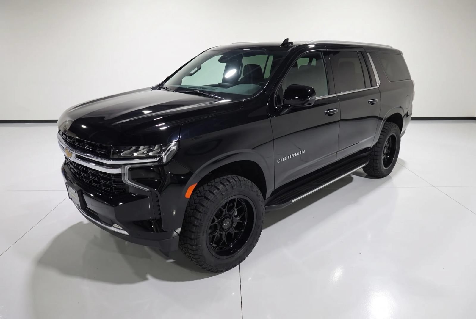 Used 2021 Chevrolet Suburban LS w/ Driver Alert Package AWD/4WD image 2