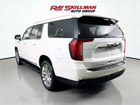 Used 2022 GMC Yukon XL SLT w/ SLT Luxury Package image 5