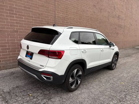 Used 2024 Volkswagen Taos SE AWD/4WD image 5